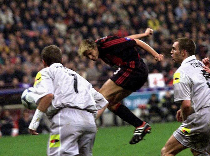 Ambrosini in gol contro la Juve nel 2000. Ansa